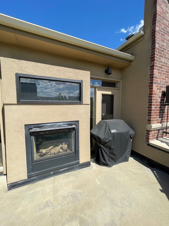 Building Photo - Stunning Penthouse Unit in Cap Hill!