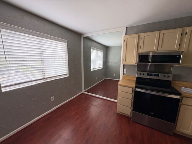 Building Photo - Start your Next Chapter!!! 2nd Floor Condo, Close to Shopping and Dining!!!