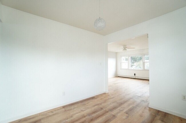 Building Photo - 273 Hoover Ave