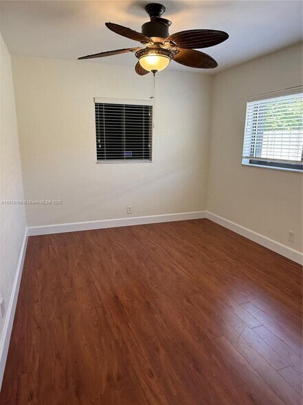 Building Photo - 1721 NE 48th Ct