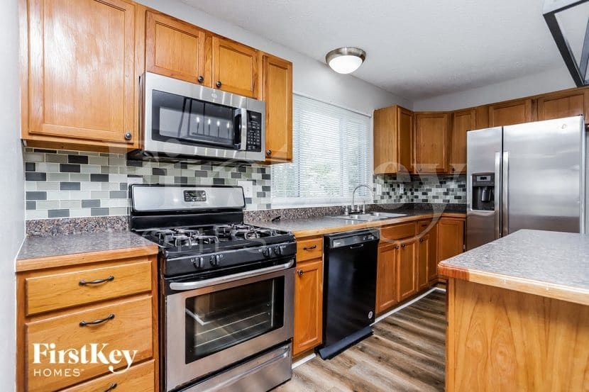 Building Photo - 8 Four Winds Dr