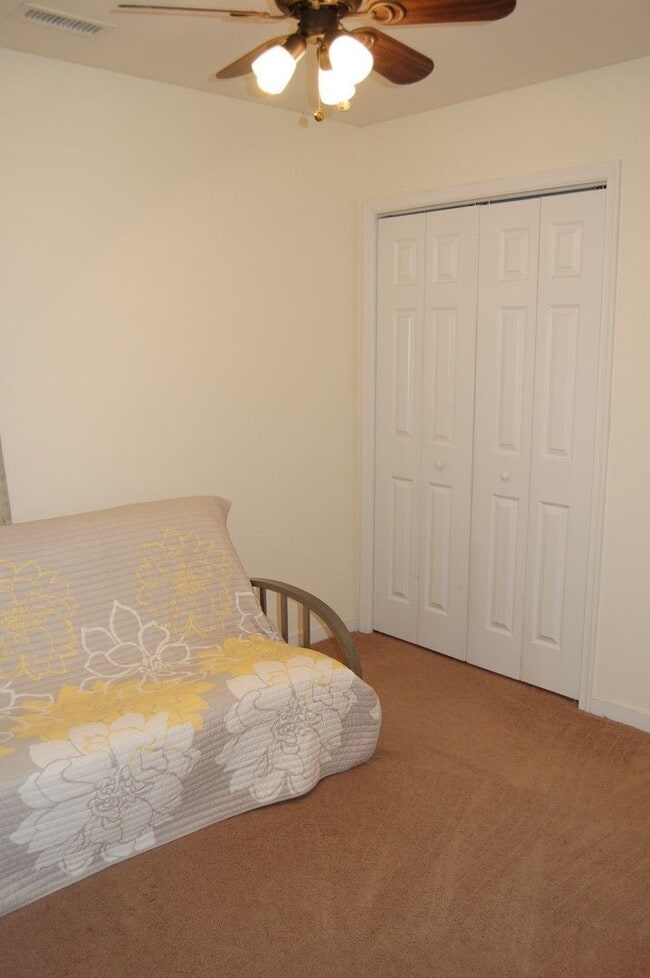 Building Photo - 2218 Midview Rd