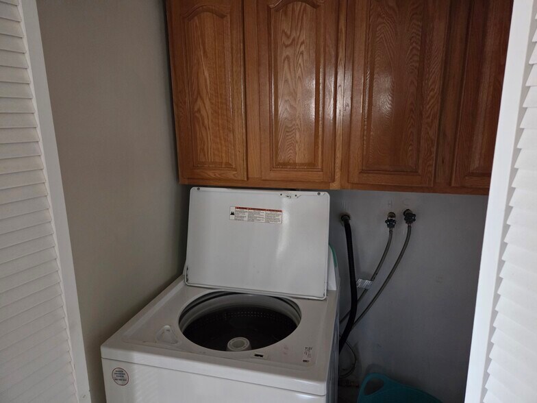 Building Photo - 4634 Beach 46th St