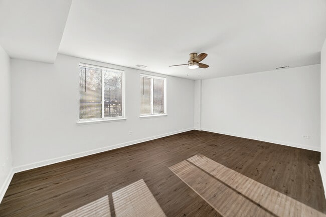 Building Photo - 2654 W 12th Pl