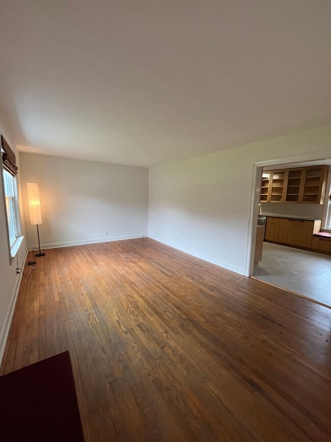 Building Photo - Renovated 2 Bedroom/ 1 Bath Duplex minutes to 12th South, Lipscomb, Belmont and Vandy
