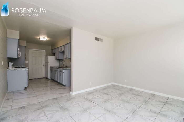 Building Photo - 644 S Mesa Dr