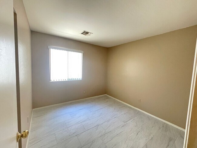 Building Photo - 4 Bedroom, 2 Bath New paint and flooring