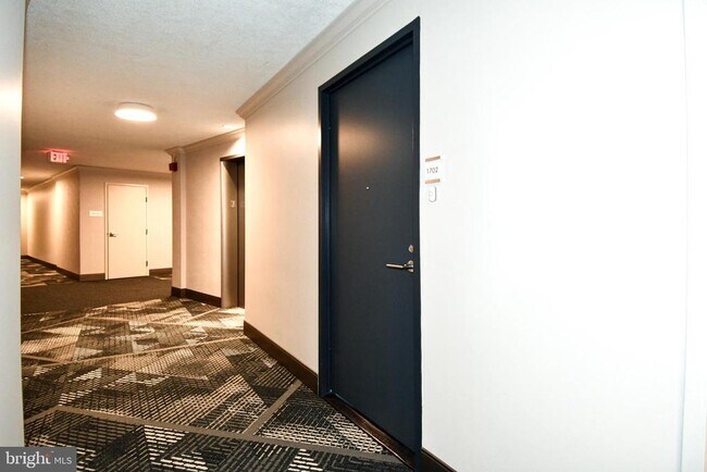 Building Photo - 10201 Grosvenor Pl