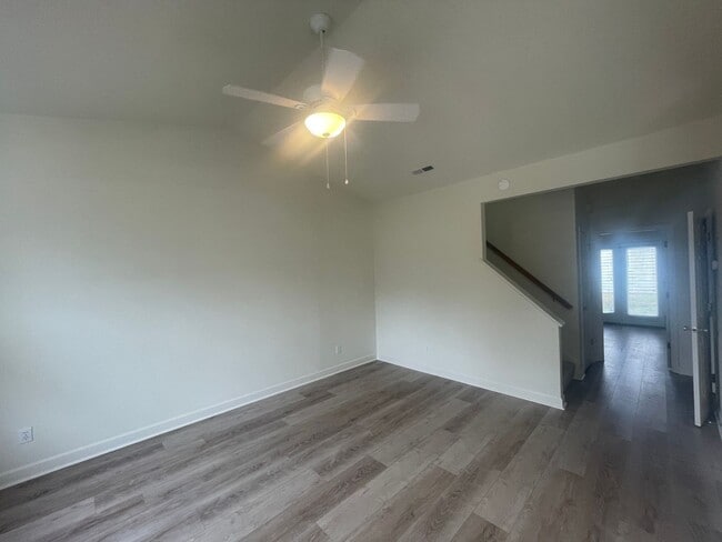 Building Photo - Greenway Village 2 Bedroom Townhome