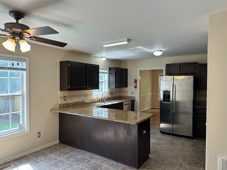 Building Photo - 8400 English Saddle Dr