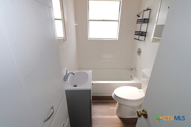 Building Photo - 2107 Brantley Ave