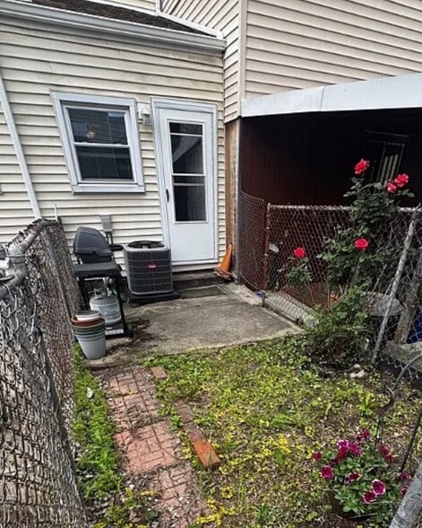 Building Photo - 325 Taylor St