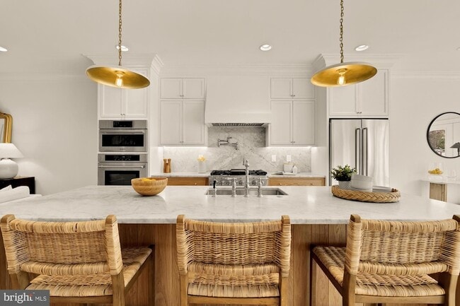 Building Photo - 4830 8th St NW