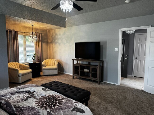 Building Photo - Stunning 3 Bed, 2 Bath Home in Sunridge Subdivision