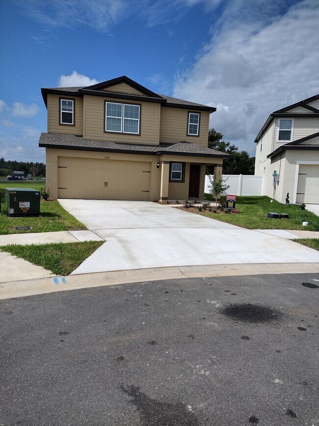 Building Photo - Beautiful 4 bedroom 2.5 Bathroom House For...