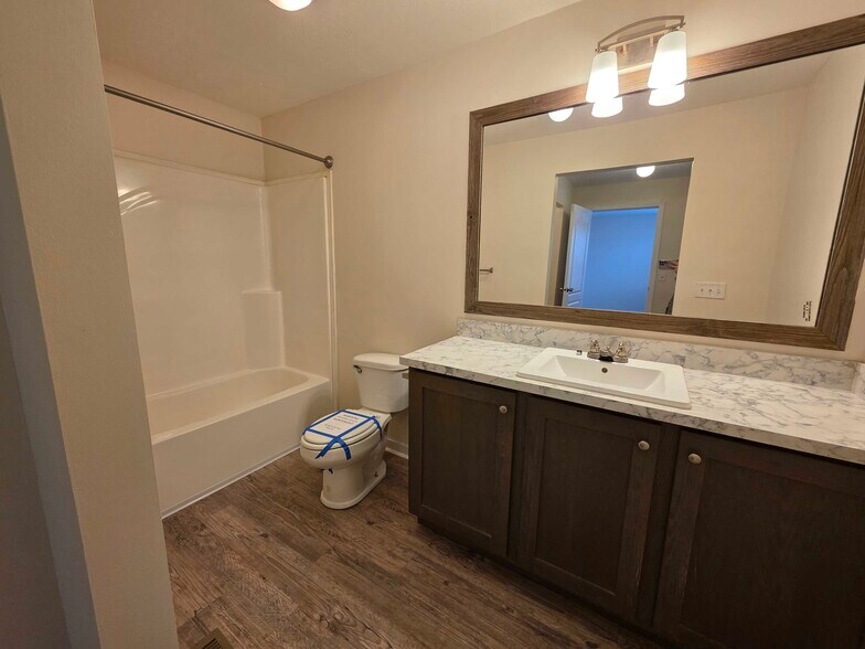 Building Photo - 3681 Hawthorne St