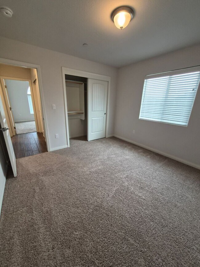 Building Photo - House for Rent