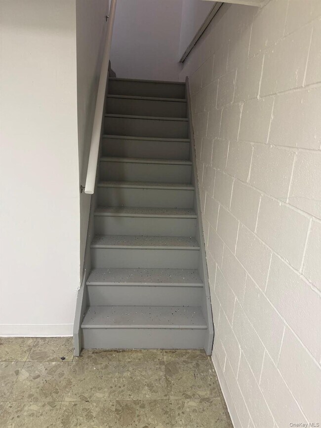 Building Photo - 126 Roosevelt Dr