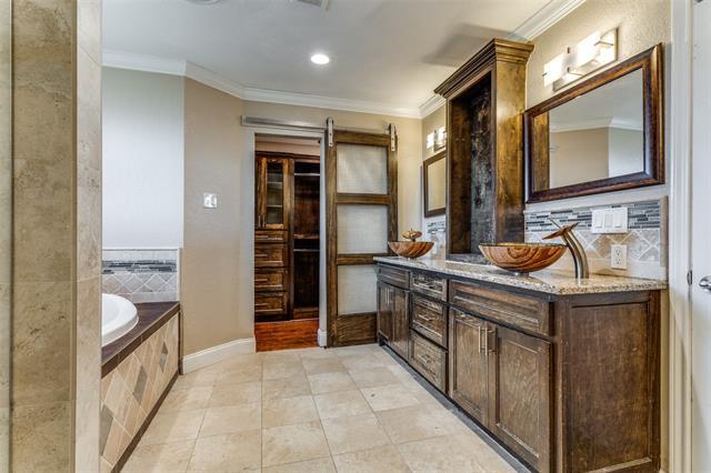 Building Photo - 8725 Hidden Hill Dr