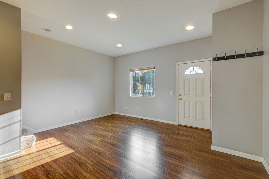 Building Photo - 3208 Pillsbury Avenue South