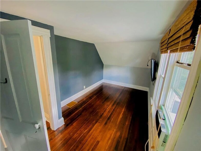 Building Photo - 222 Sanford St