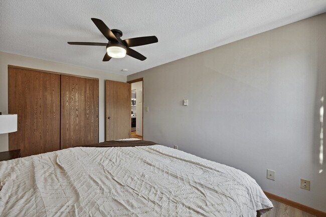 Building Photo - 902 Benton Dr