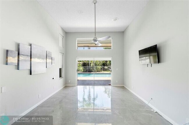 Building Photo - 10434 NW 6th Ct