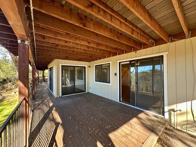 Building Photo - Beautiful 4-Bedroom Home with Stunning Vie...