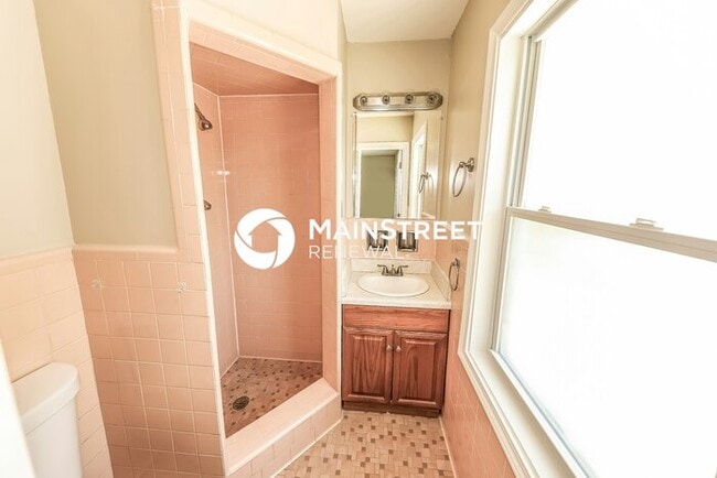 Building Photo - 3 Bedroom Pet-Friendly Home in Tarrant, AL with Main Street Renewal