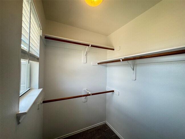 Building Photo - 5711 Vinemont Ln