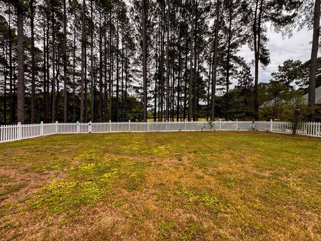 Building Photo - Gorgeous 4 Bed 3.5 Bath Executive Home with Community Amenities