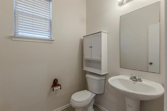 Building Photo - 5828 Pebble Ridge Dr