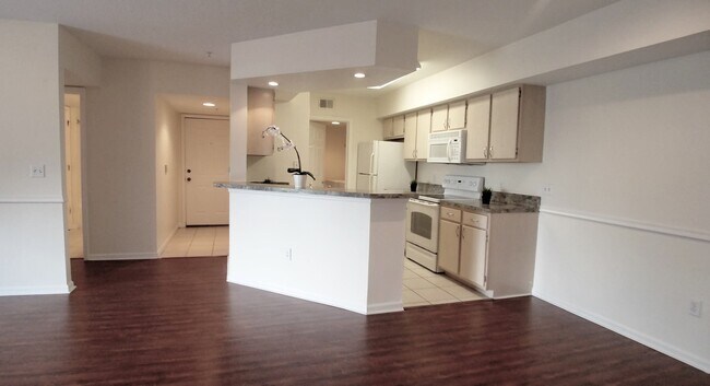 Building Photo - Gorgeous 2/2 Wood Floors Condo For Rent @ ...