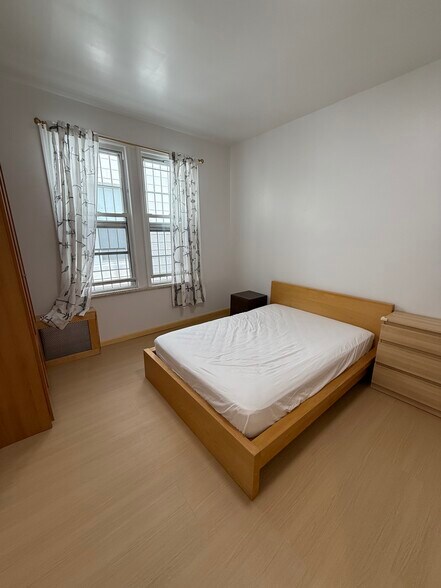 Building Photo - 42 Clara St