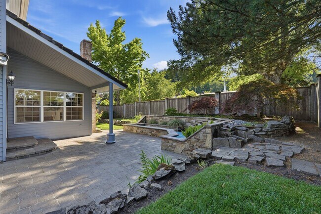 Building Photo - 17903 Ridge Lake Dr