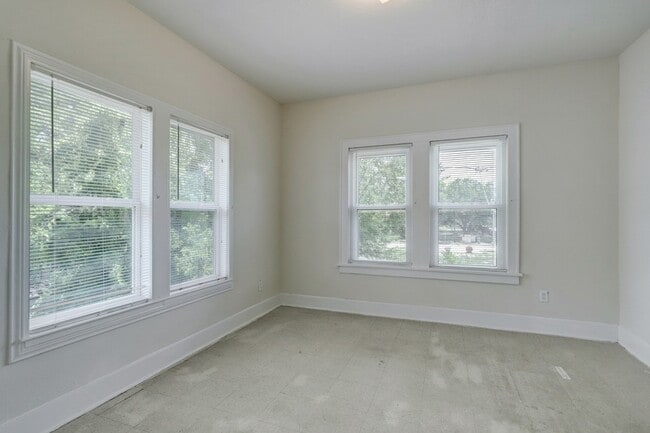 Building Photo - 3002 Isabella St