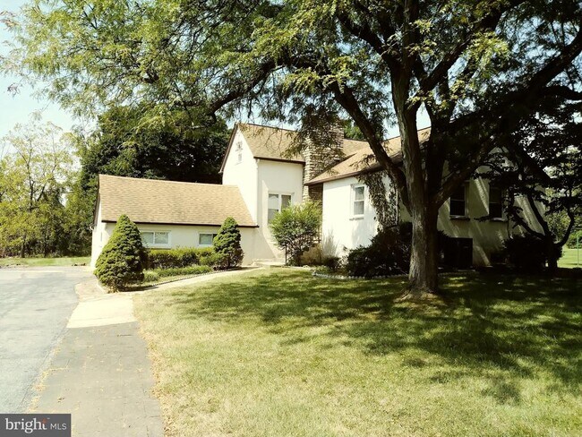 Building Photo - 6731 Edwards Ave