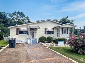 Building Photo - 1549 Elm St SW