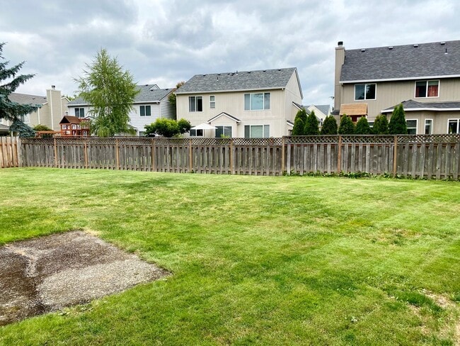 Building Photo - Lovely updated Bethany home