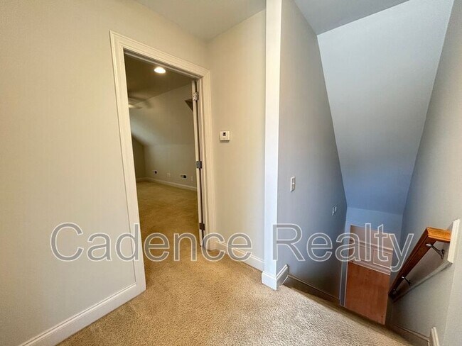 Building Photo - 814 Lambrook Dr