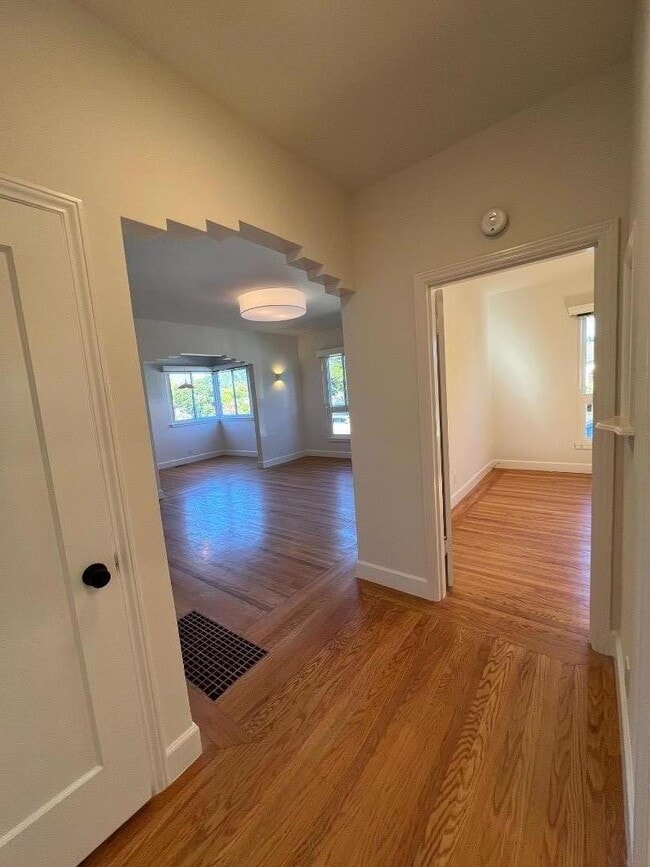 Building Photo - 1217 Capuchino Ave