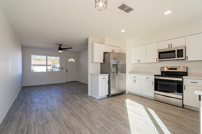 Building Photo - Lovely Chandler Home near everything!