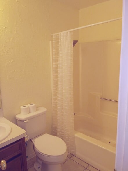 2nd bathroom - 617 Hardy Ave