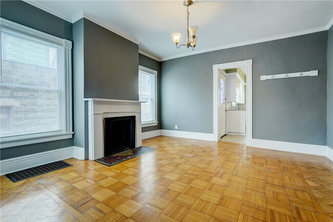 Building Photo - 745 University Ave