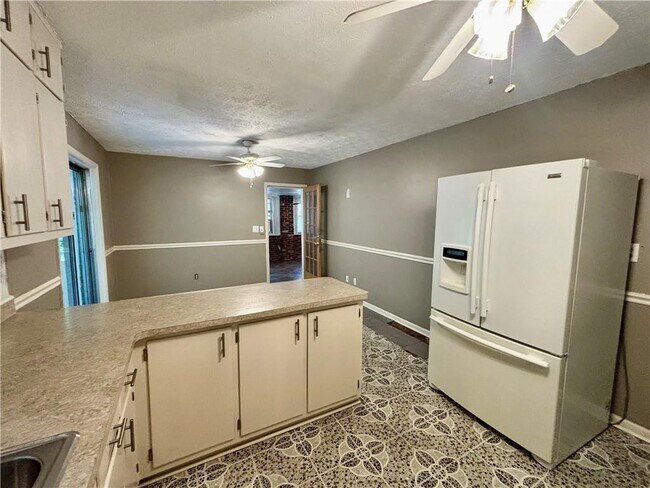 Building Photo - 2712 Sherlock Dr