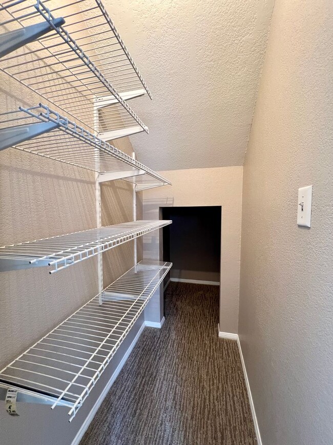 Building Photo - Two Story, 2 Bedroom 2.5 Bath House w/Cent...