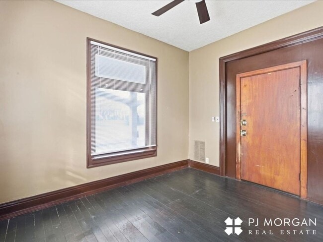 Building Photo - 3735 S