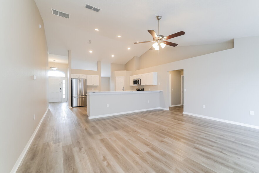 Building Photo - 9 Alicante Ct
