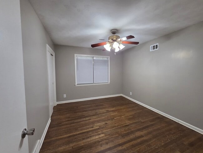 Building Photo - 4723 Wooddale Ave