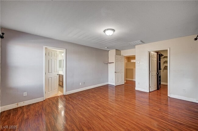 Building Photo - 5674 Diamond Palm Ct